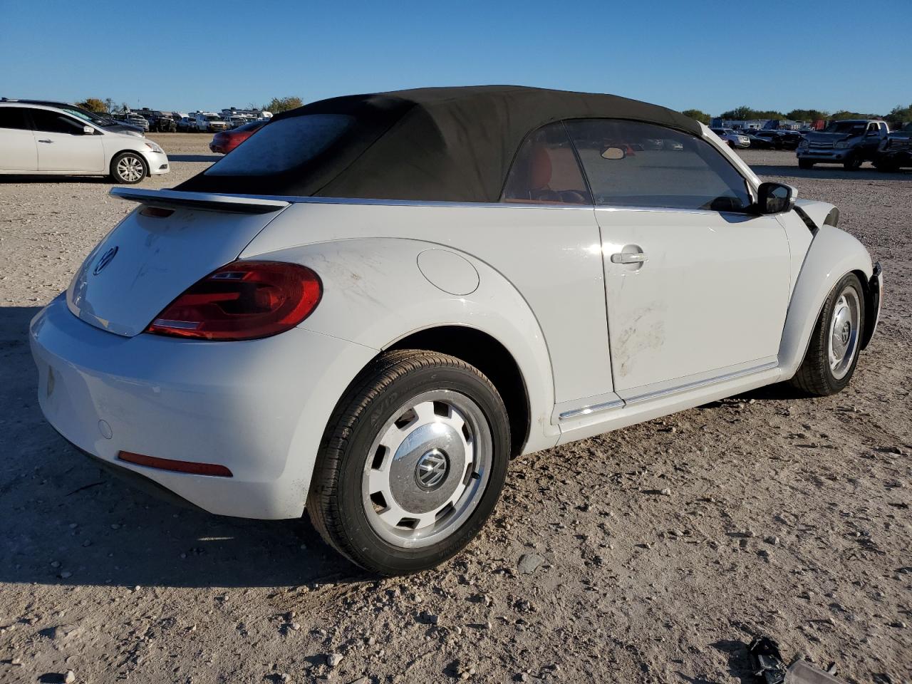 VIN 3VW517AT7FM809440 2015 VOLKSWAGEN BEETLE no.3