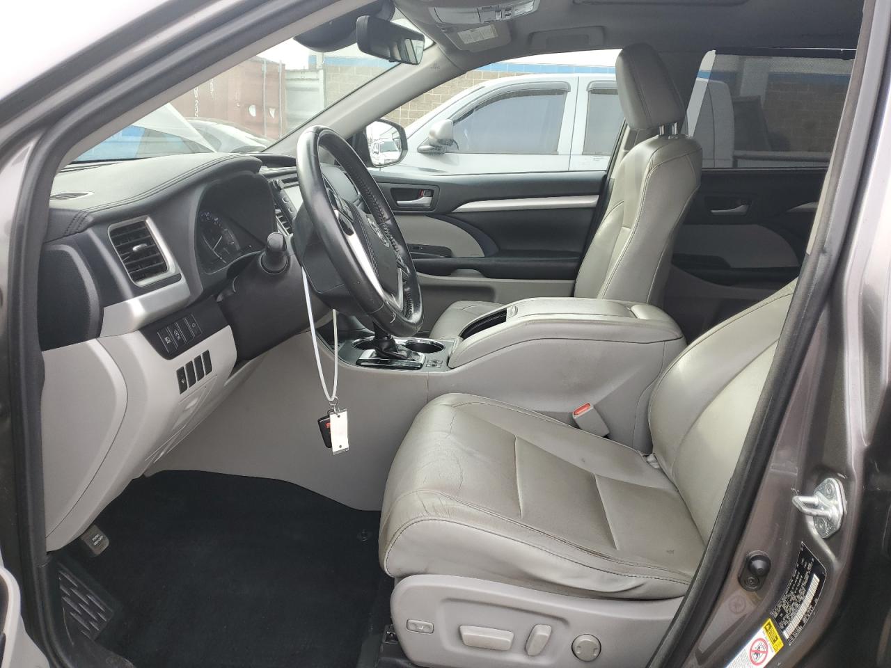2017 Toyota Highlander - Image 7