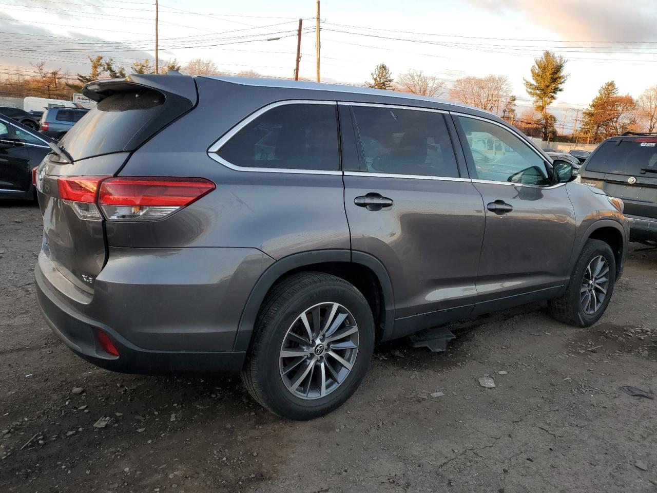 2019 Toyota Highlander - Image 3