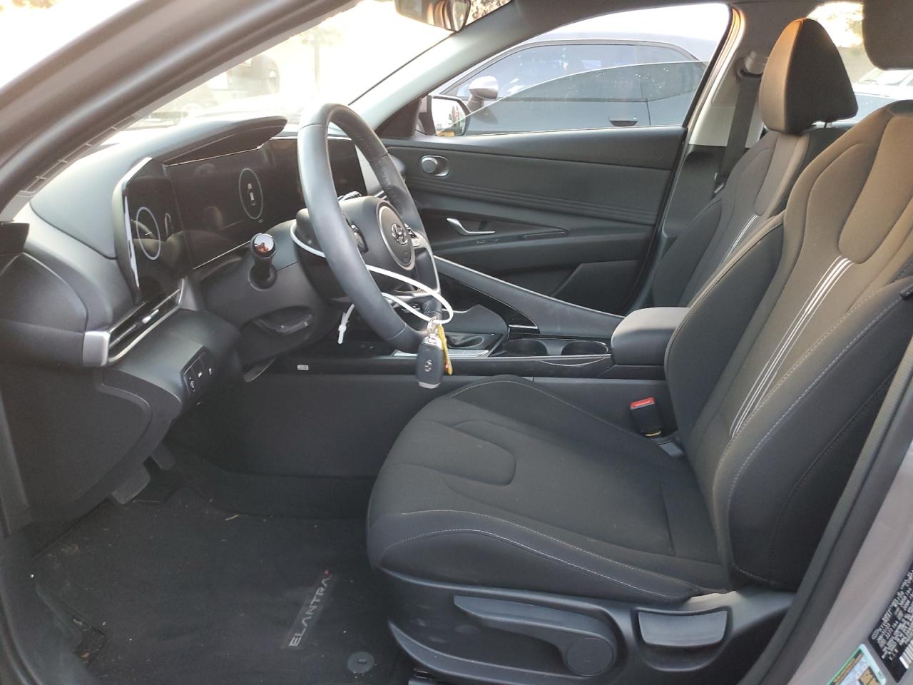 2023 Hyundai Elantra - Image 7
