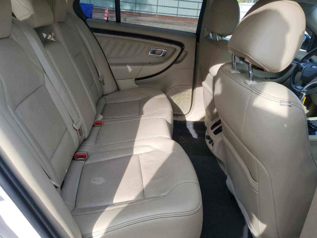 2019 Ford Taurus - Image 10