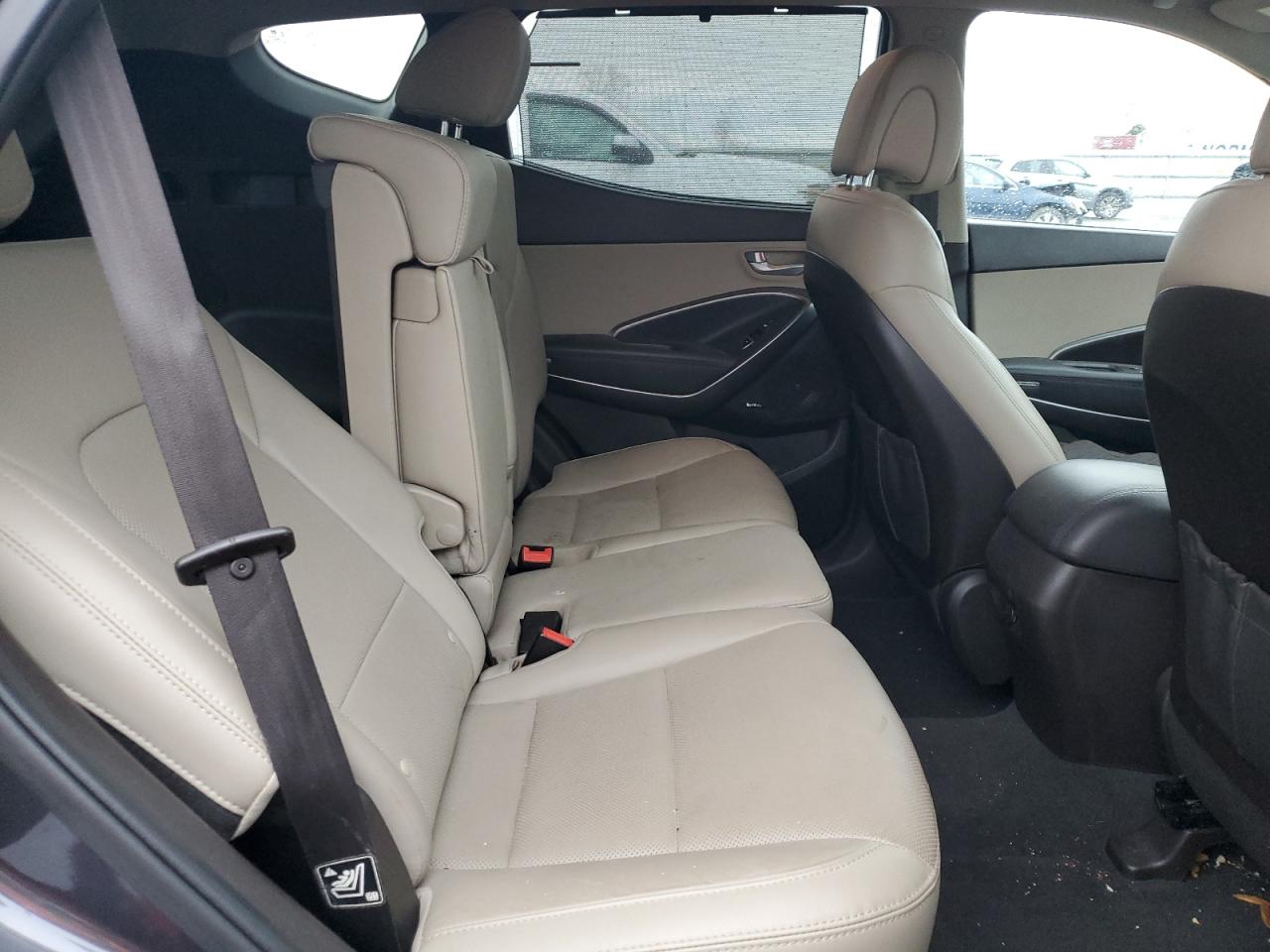 2017 Hyundai Santa Fe - Image 11