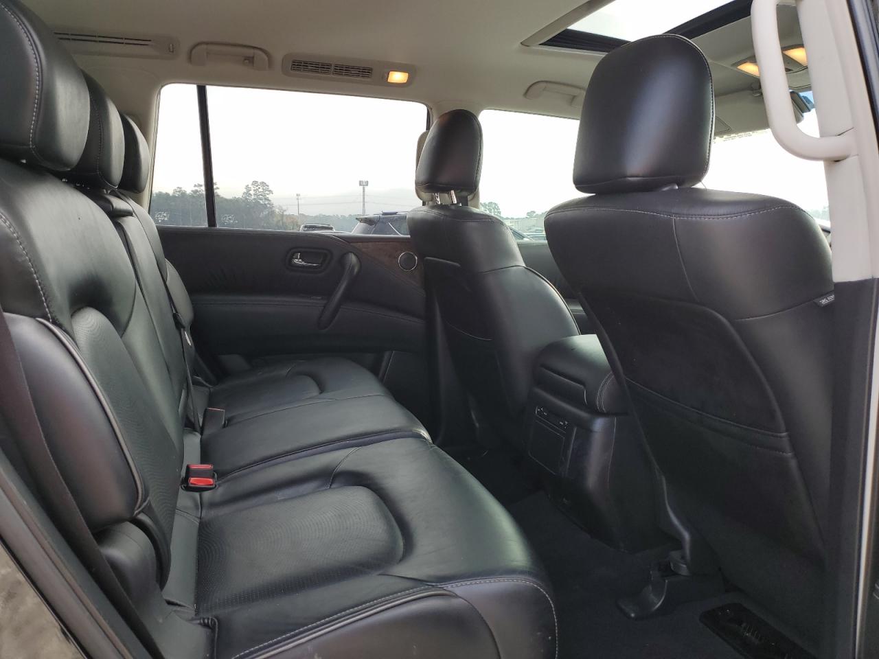 2015 Infiniti QX80 - Image 11