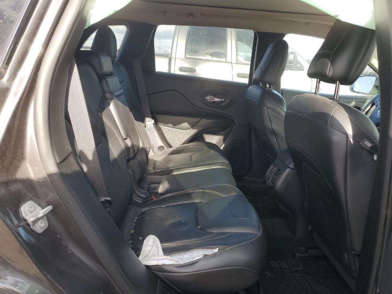 2015 Jeep Grand Cherokee - Image 10
