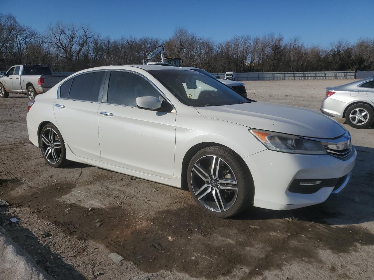 VIN 1HGCR2F14HA173686 2017 HONDA ACCORD no.4