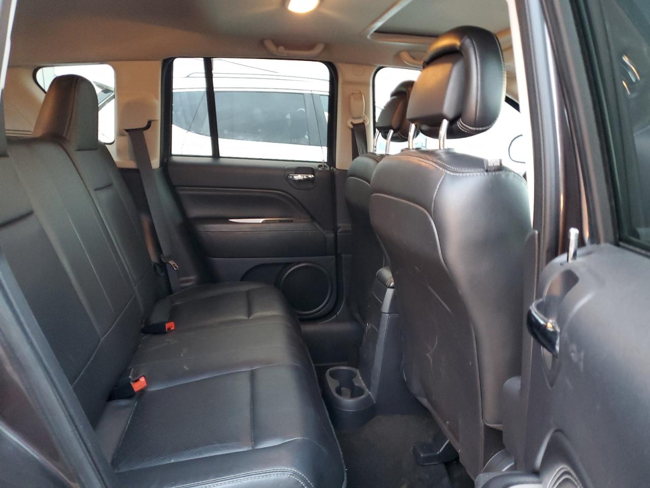 2016 Jeep Compass - Image 11