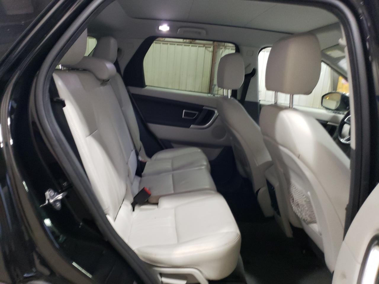 2018 Land Rover Discovery - Image 11