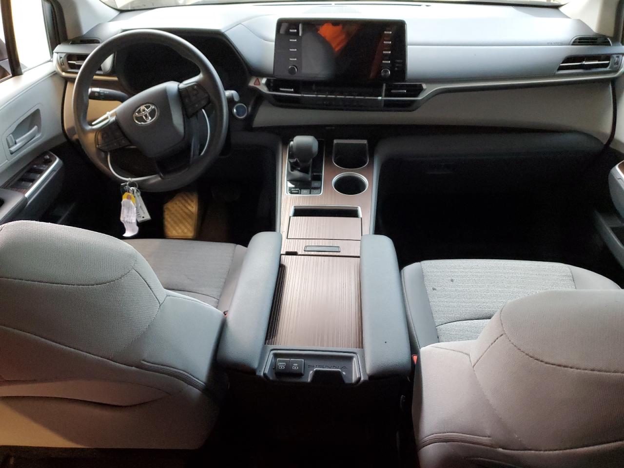 2022 Toyota Sienna - Image 8