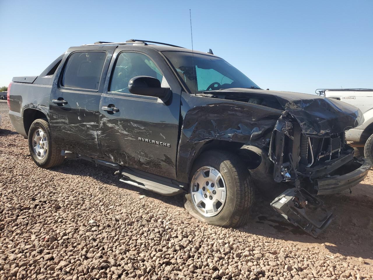 VIN 3GNMCEE03DG160574 2013 CHEVROLET AVALANCHE no.4