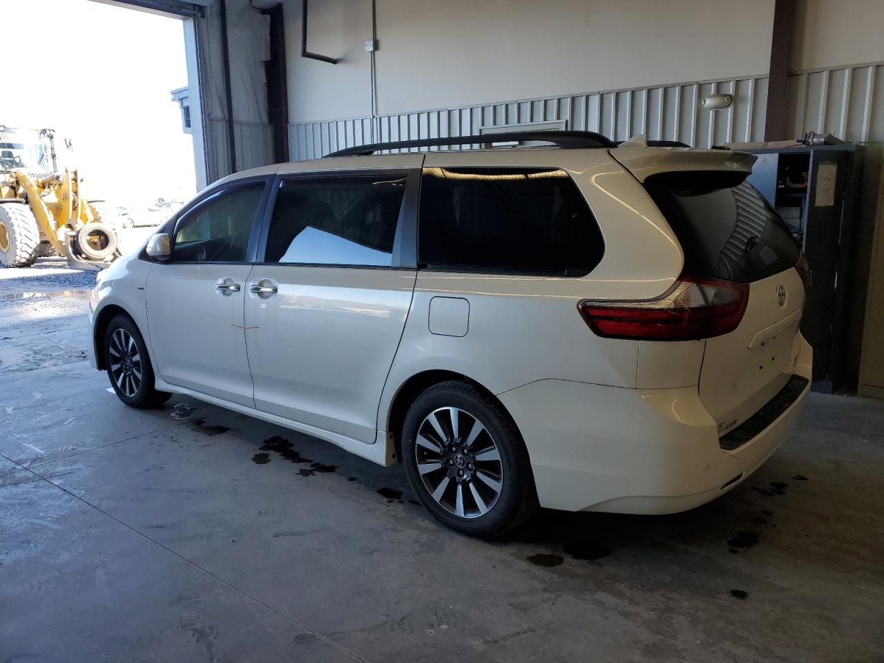 2020 Toyota Sienna - Image 2