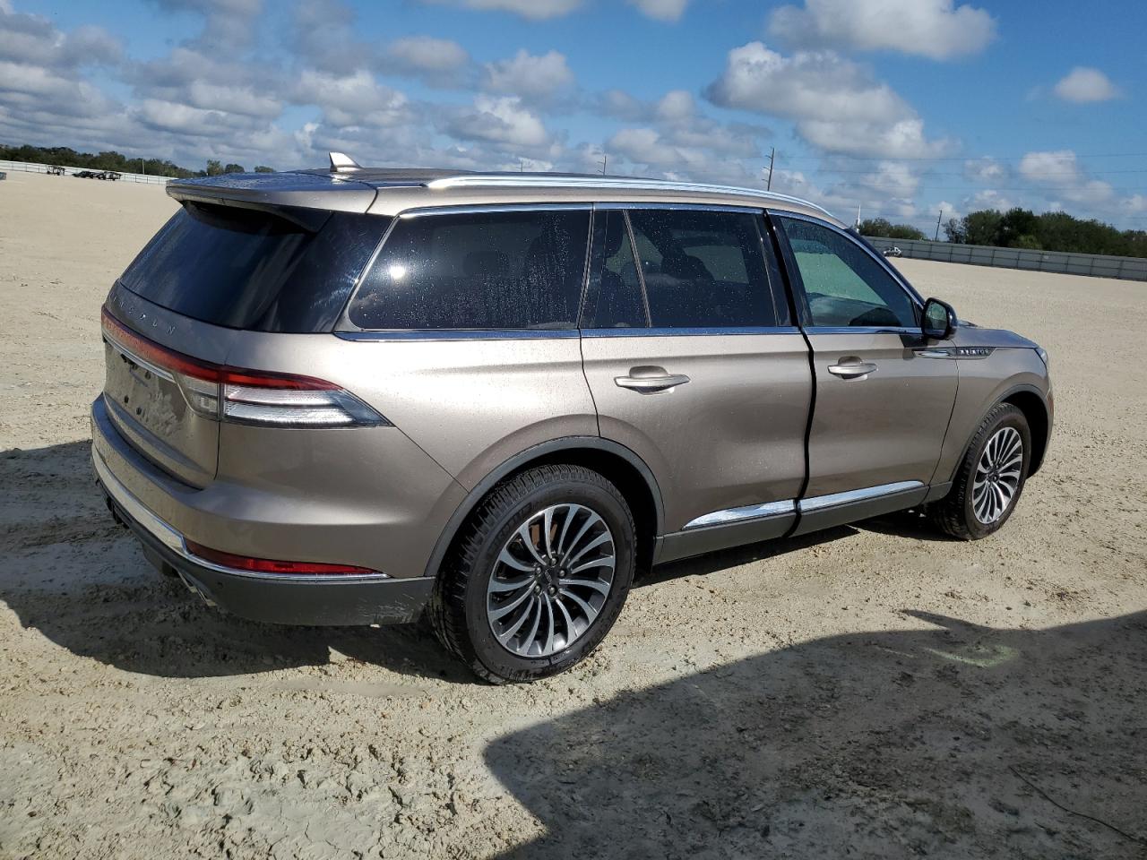 VIN 5LM5J7XC8LGL36690 2020 LINCOLN AVIATOR no.3