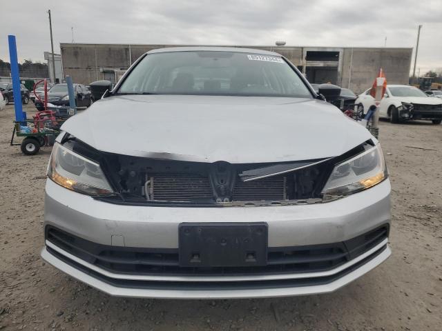 Sedans VOLKSWAGEN JETTA 2016 Srebrny