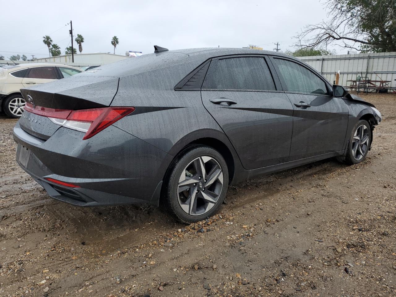 2023 Hyundai Elantra - Image 3