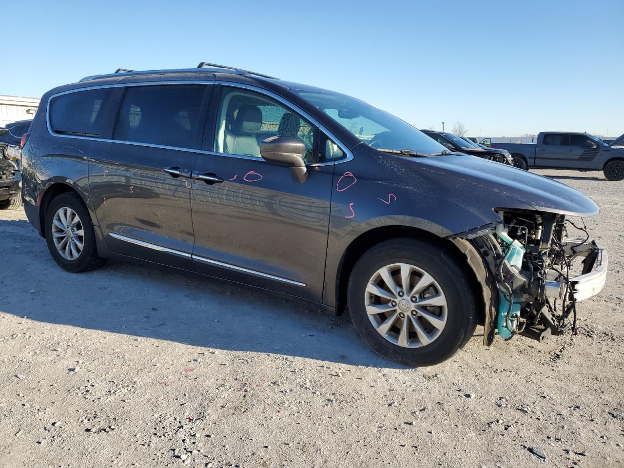 2018 Chrysler Pacifica - Image 4