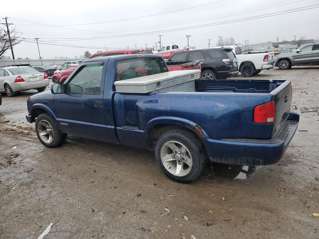 2000 Chevrolet S-10 Pickup - Image 2