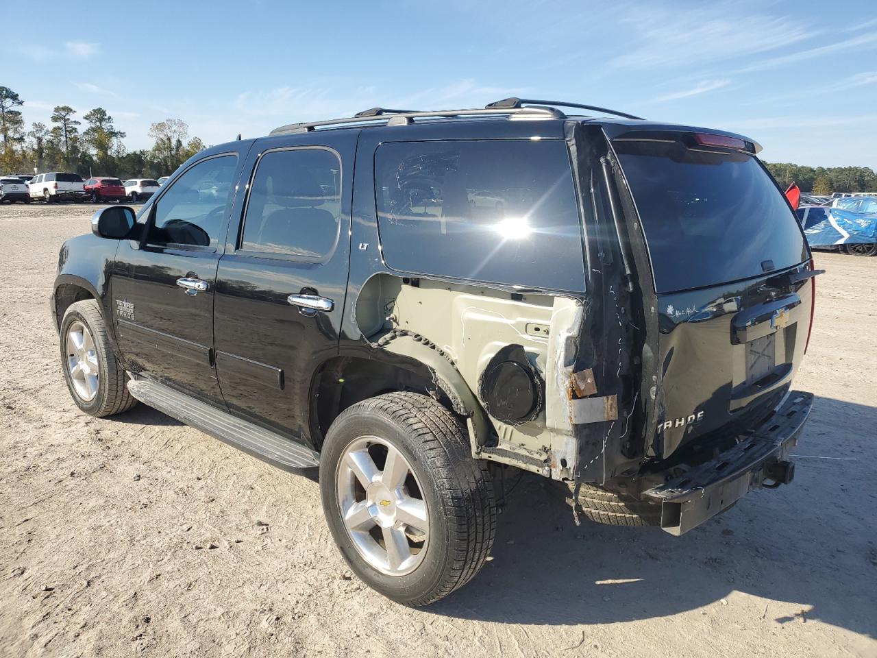 VIN 1GNSKBE07DR137615 2013 CHEVROLET TAHOE no.2