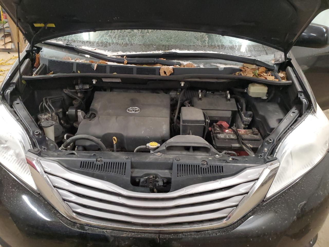 2015 Toyota Sienna - Image 12