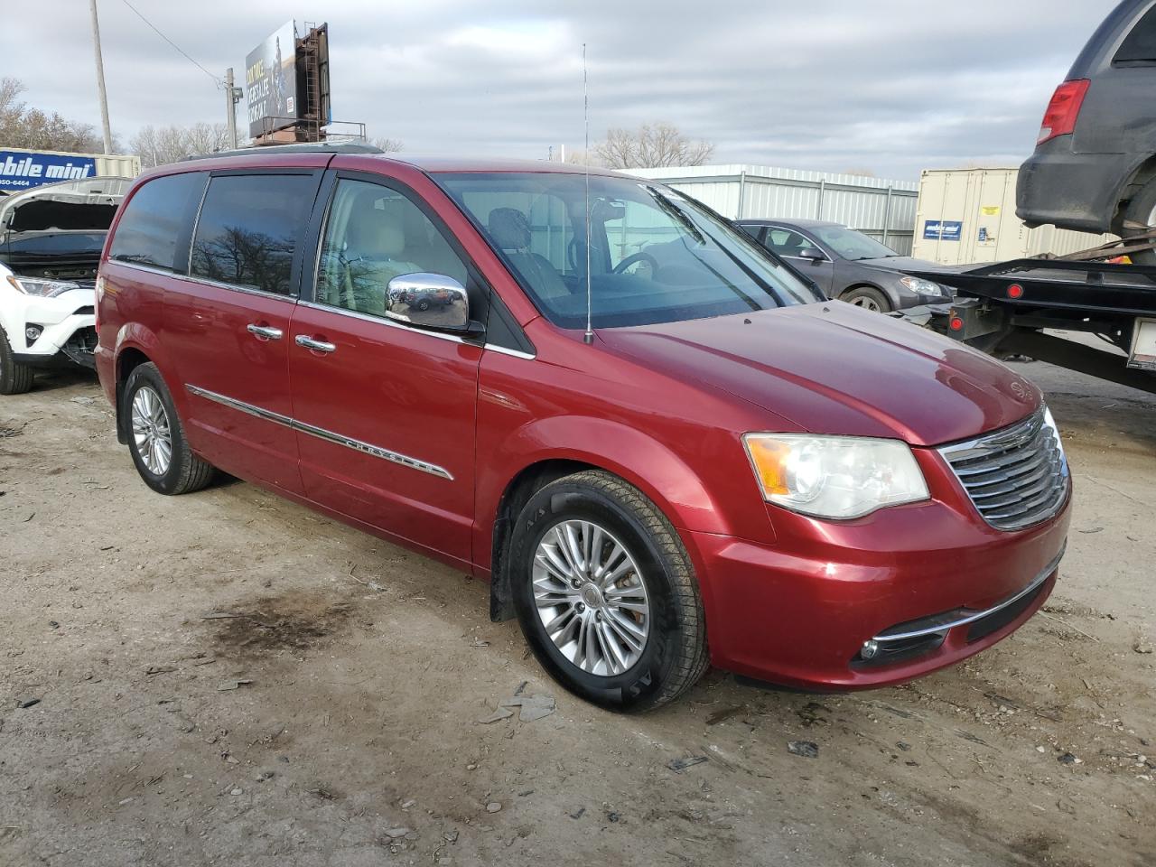 2013 Chrysler Town & Country - Image 4