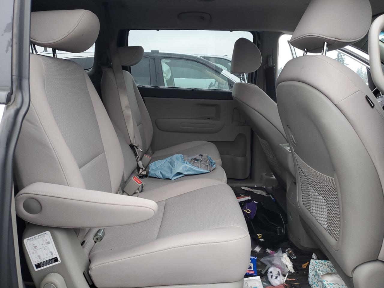 2016 Kia Sedona - Image 11