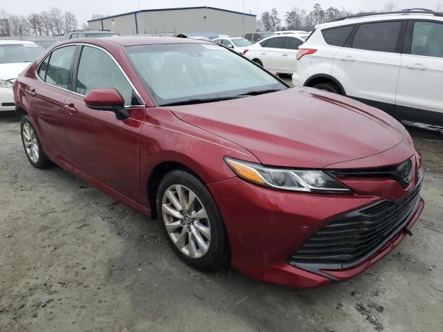  TOYOTA CAMRY 2018 Czerwony