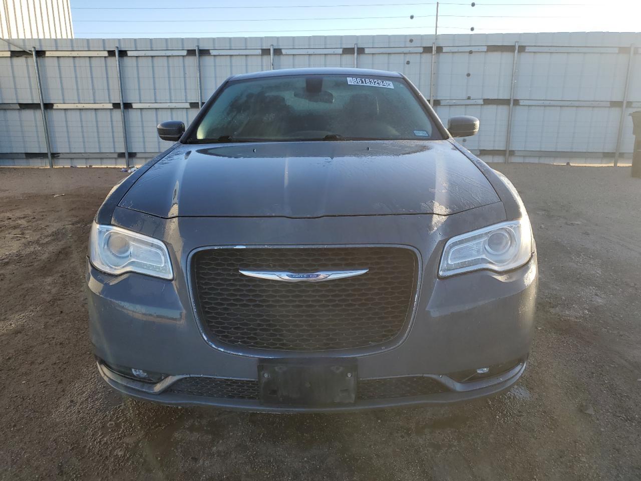 2018 Chrysler 300 - Image 5