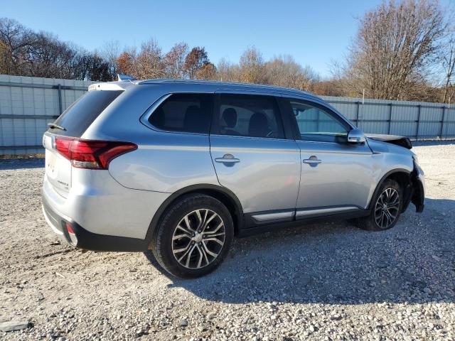  MITSUBISHI OUTLANDER 2017 Srebrny