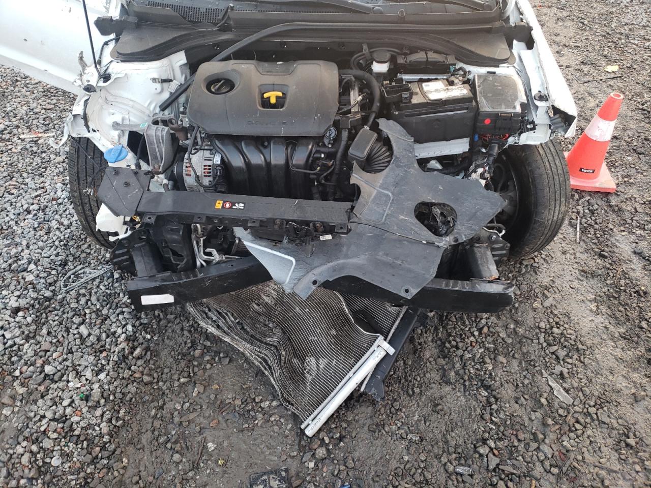 2020 Hyundai Elantra - Image 11