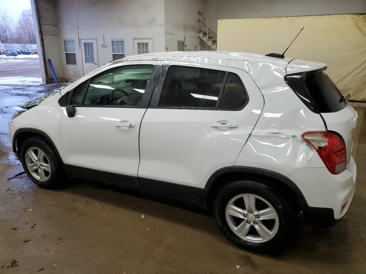 VIN KL7CJKSB2LB068567 2020 CHEVROLET TRAX no.2