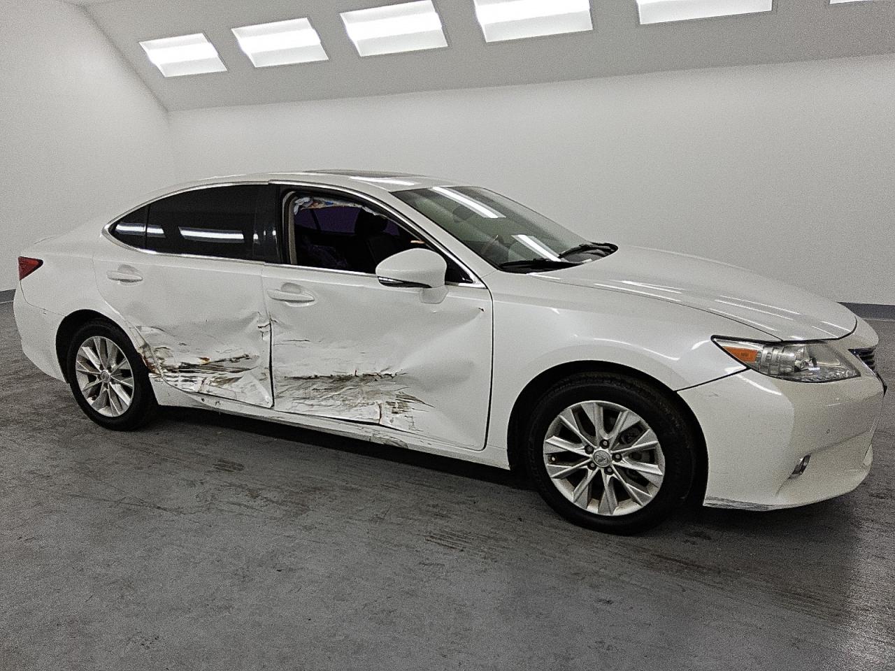 2015 Lexus ES - Image 4
