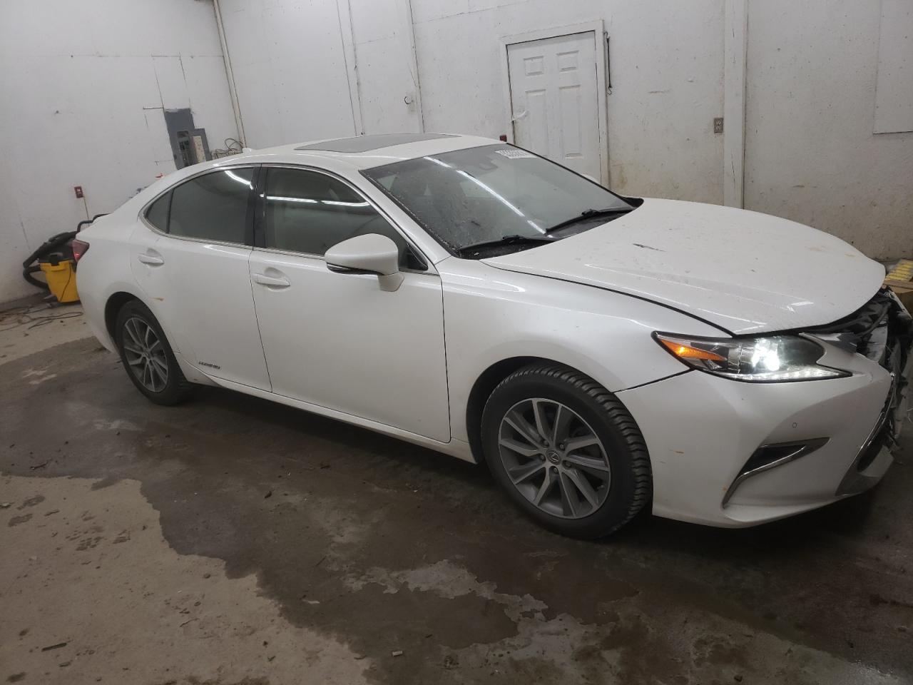 VIN JTHBW1GG6J2185210 2018 LEXUS ES300 no.4