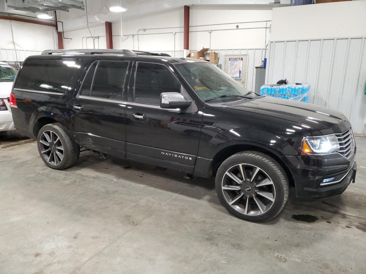 2017 Lincoln Navigator - Image 4