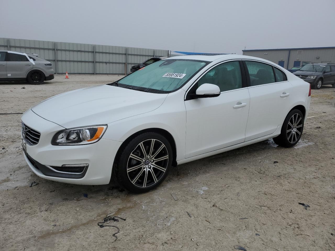 VIN LYV402TK3JB170982 2018 VOLVO S60 no.1