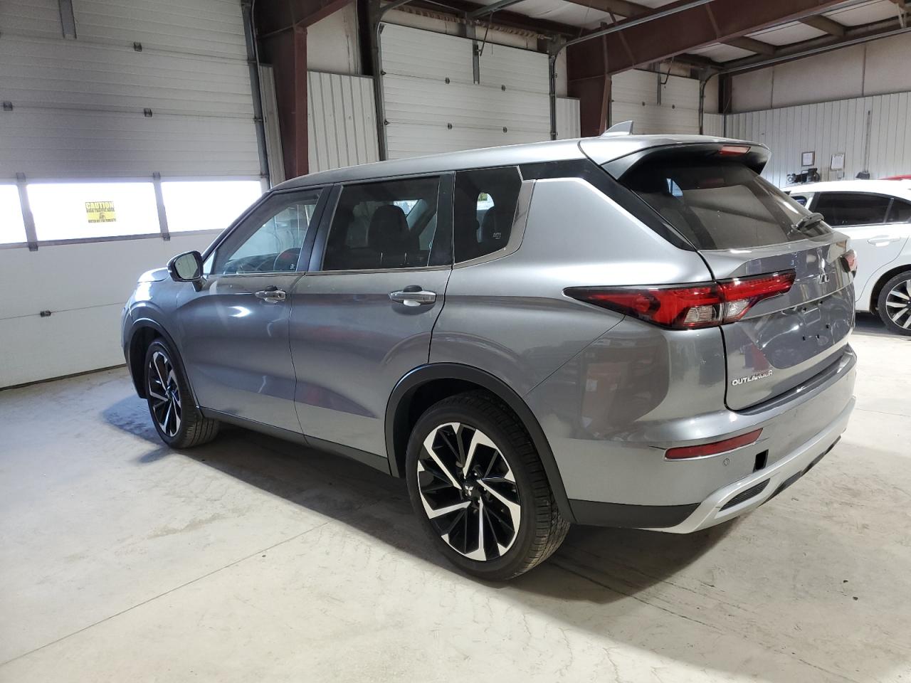 2024 Mitsubishi Outlander - Image 2