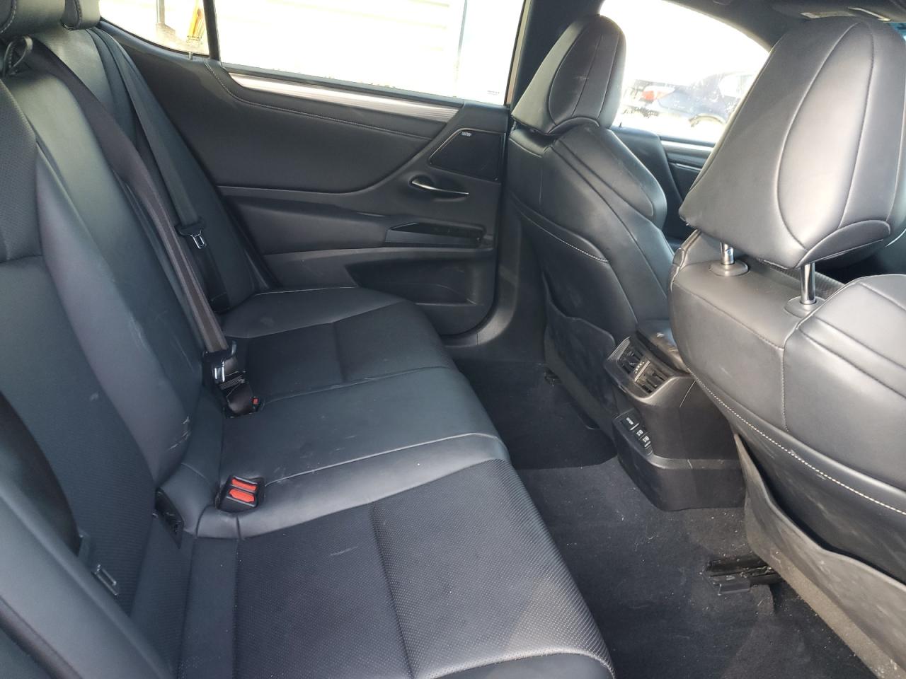 2019 Lexus ES - Image 11
