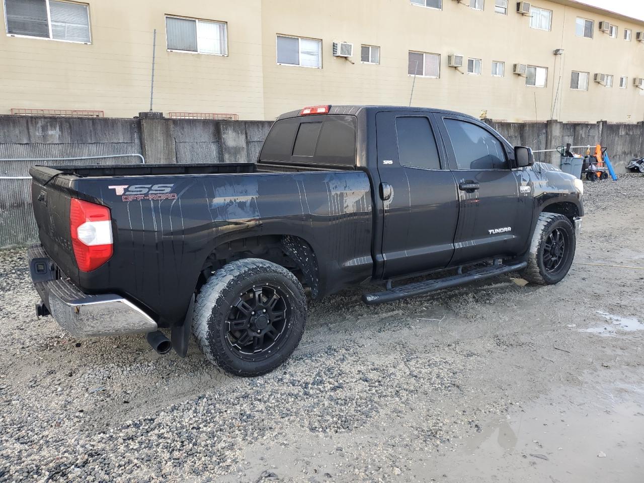 VIN 5TFRW5F11HX213576 2017 TOYOTA TUNDRA no.3