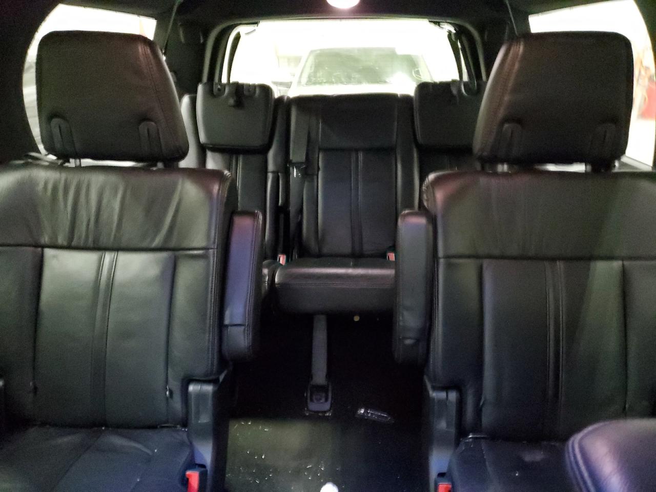 2017 Lincoln Navigator - Image 10