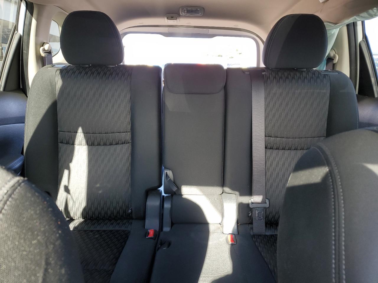 2017 Nissan Rogue - Image 10