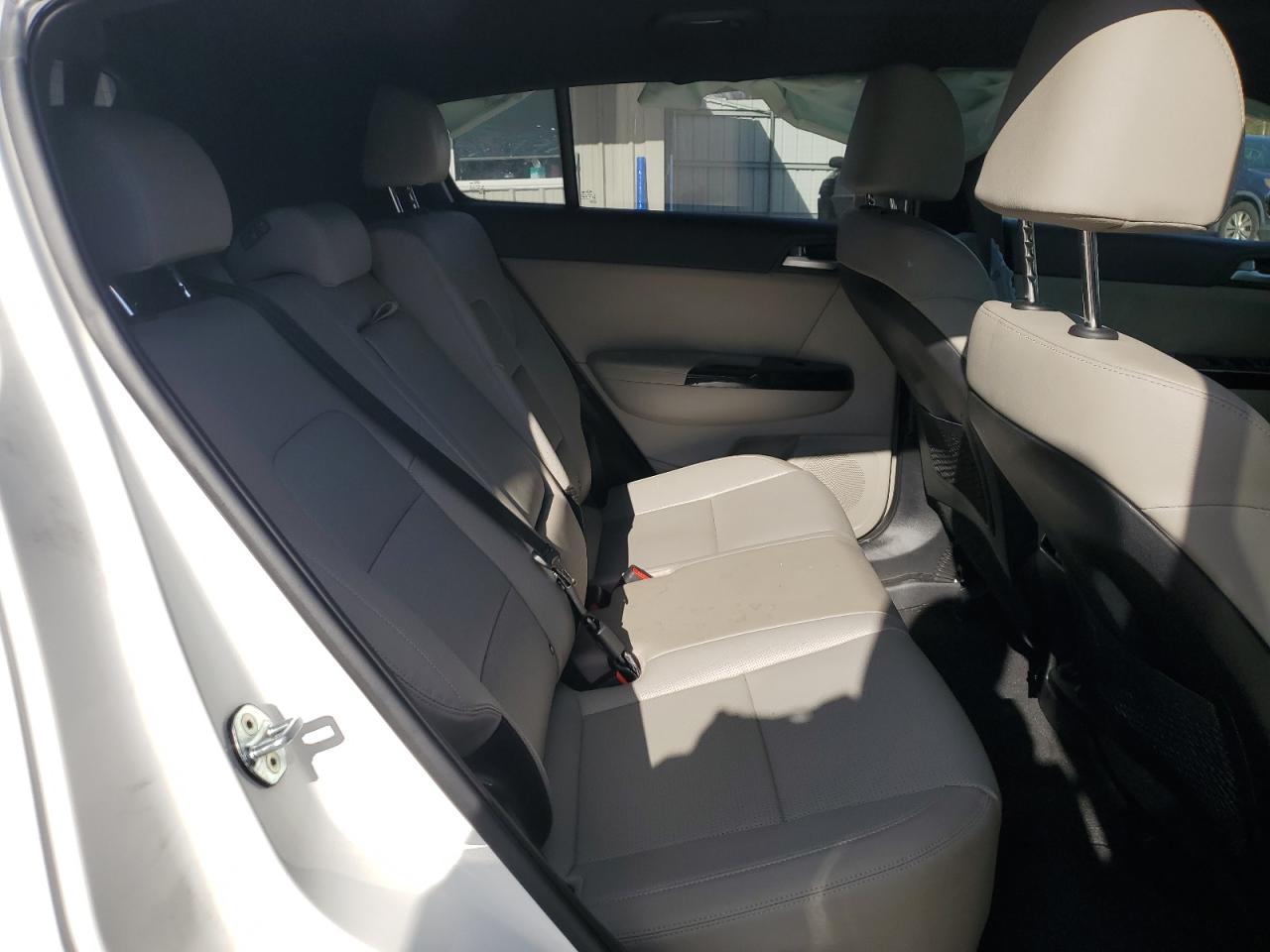 2022 Kia Sportage - Image 11