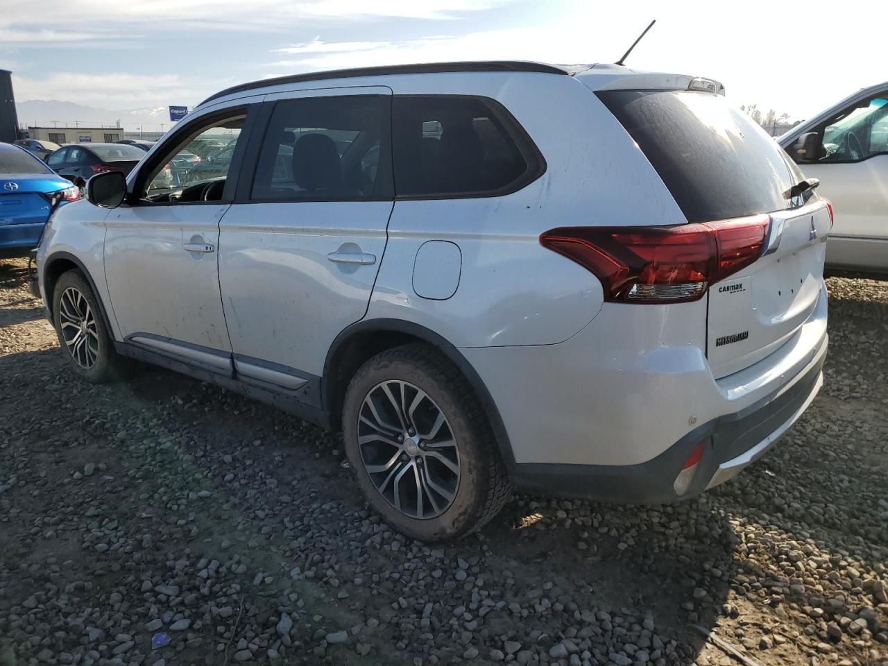 VIN JA4AZ3A38GZ014085 2016 MITSUBISHI OUTLANDER no.2