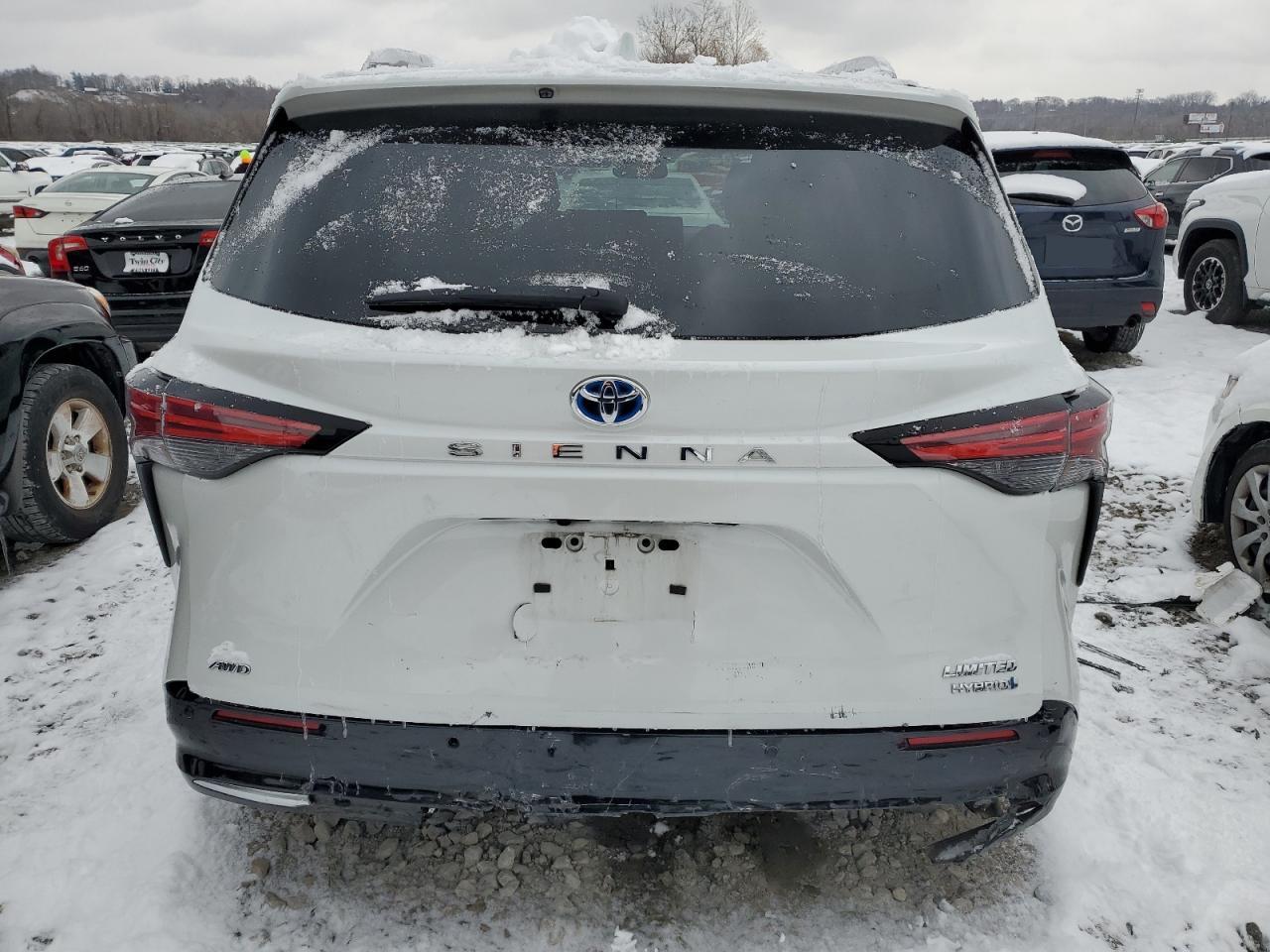 2022 Toyota Sienna - Image 6