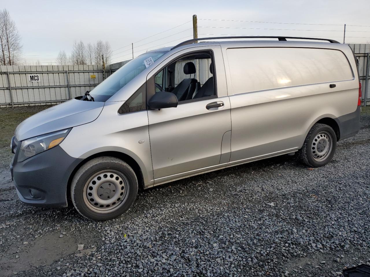 2016 MERCEDES-BENZ METRIS