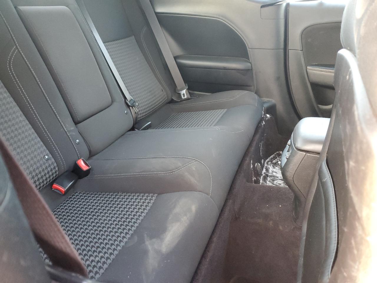 2017 Dodge Challenger - Image 10