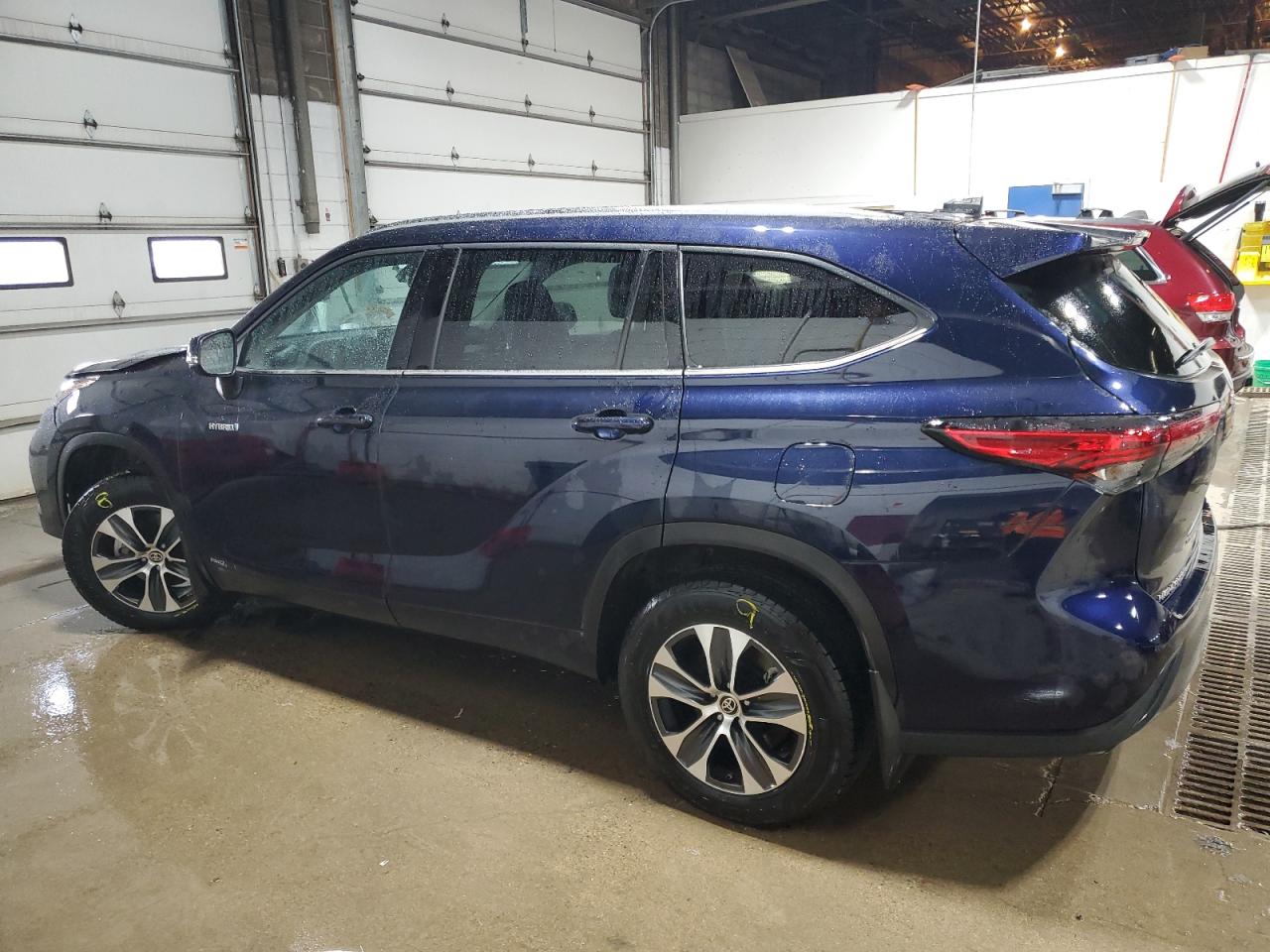 2021 Toyota Highlander - Image 2