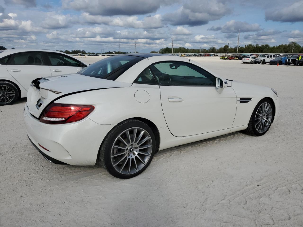 VIN WDDPK3JA7HF138747 2017 MERCEDES-BENZ SLC-CLASS no.3