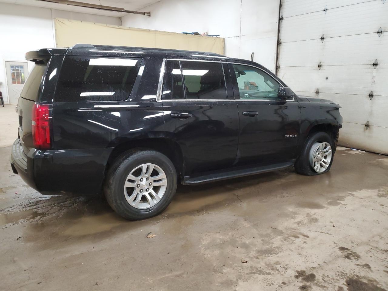 VIN 1GNSKAKC8KR277260 2019 CHEVROLET TAHOE no.3