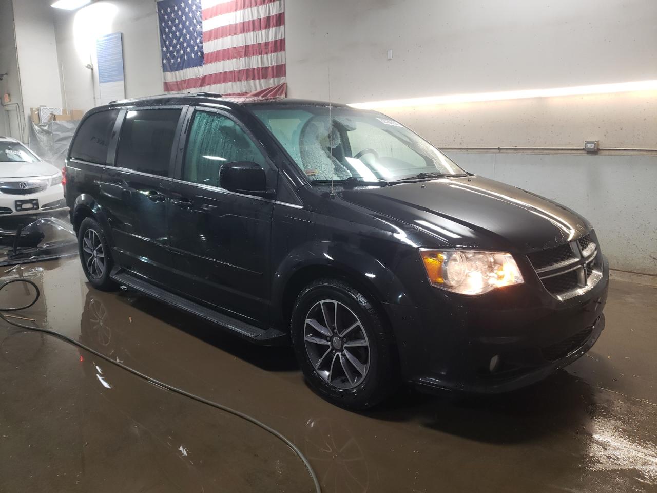 2017 Dodge Caravan - Image 4