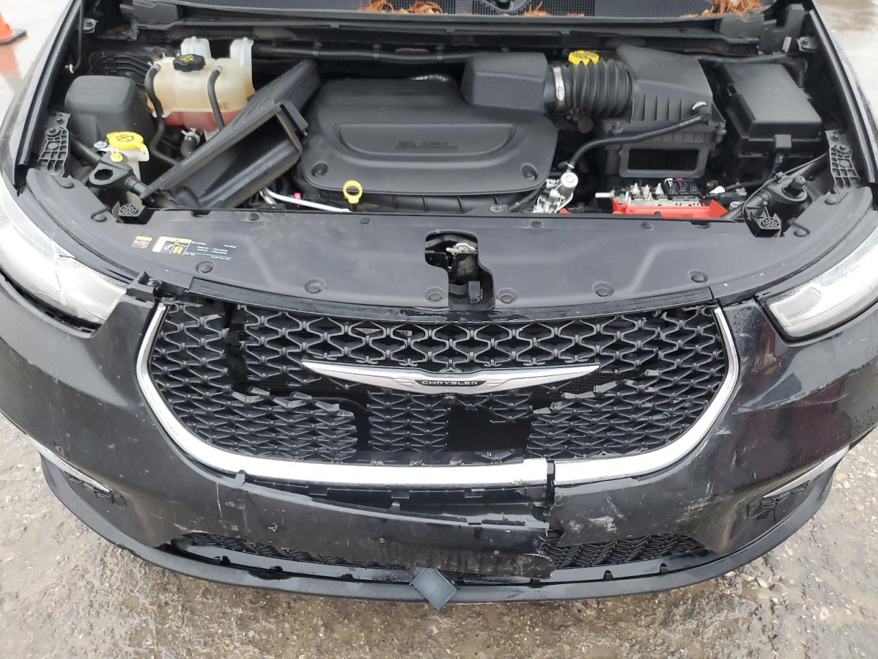 2022 Chrysler Pacifica - Image 12