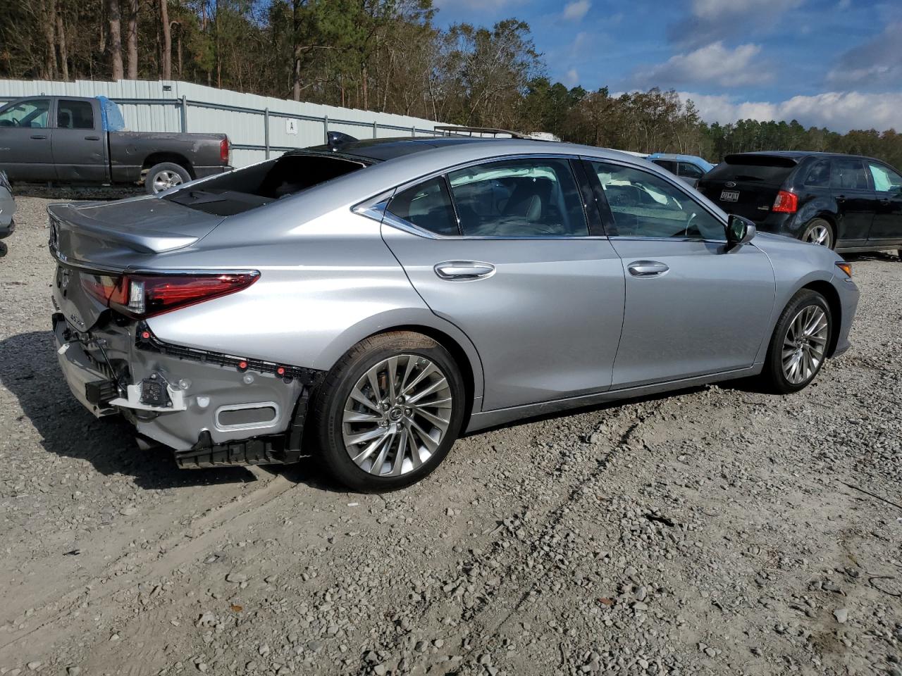 2022 Lexus ES - Image 3