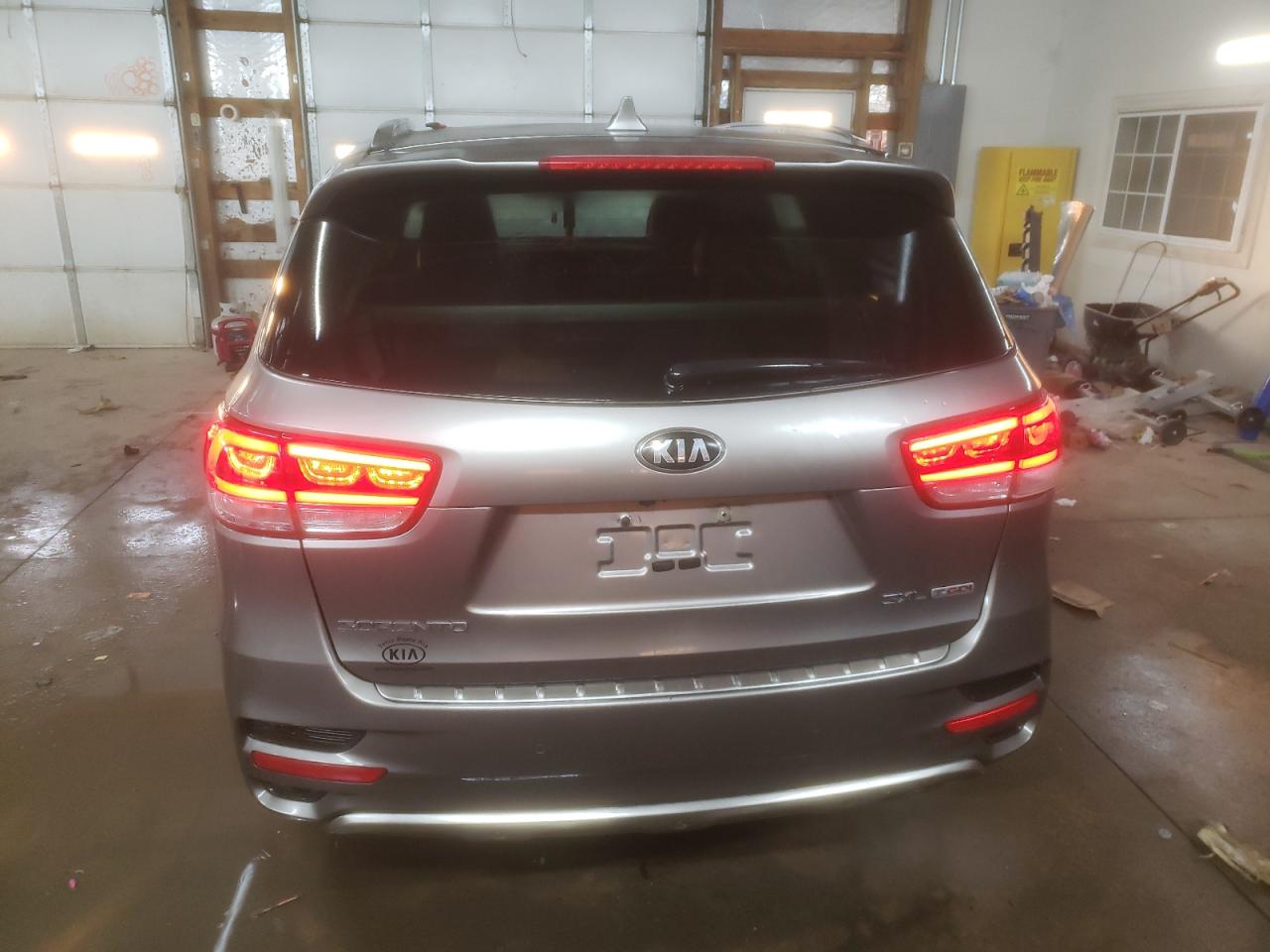 VIN 5XYPKDA11GG035061 2016 KIA SORENTO no.6