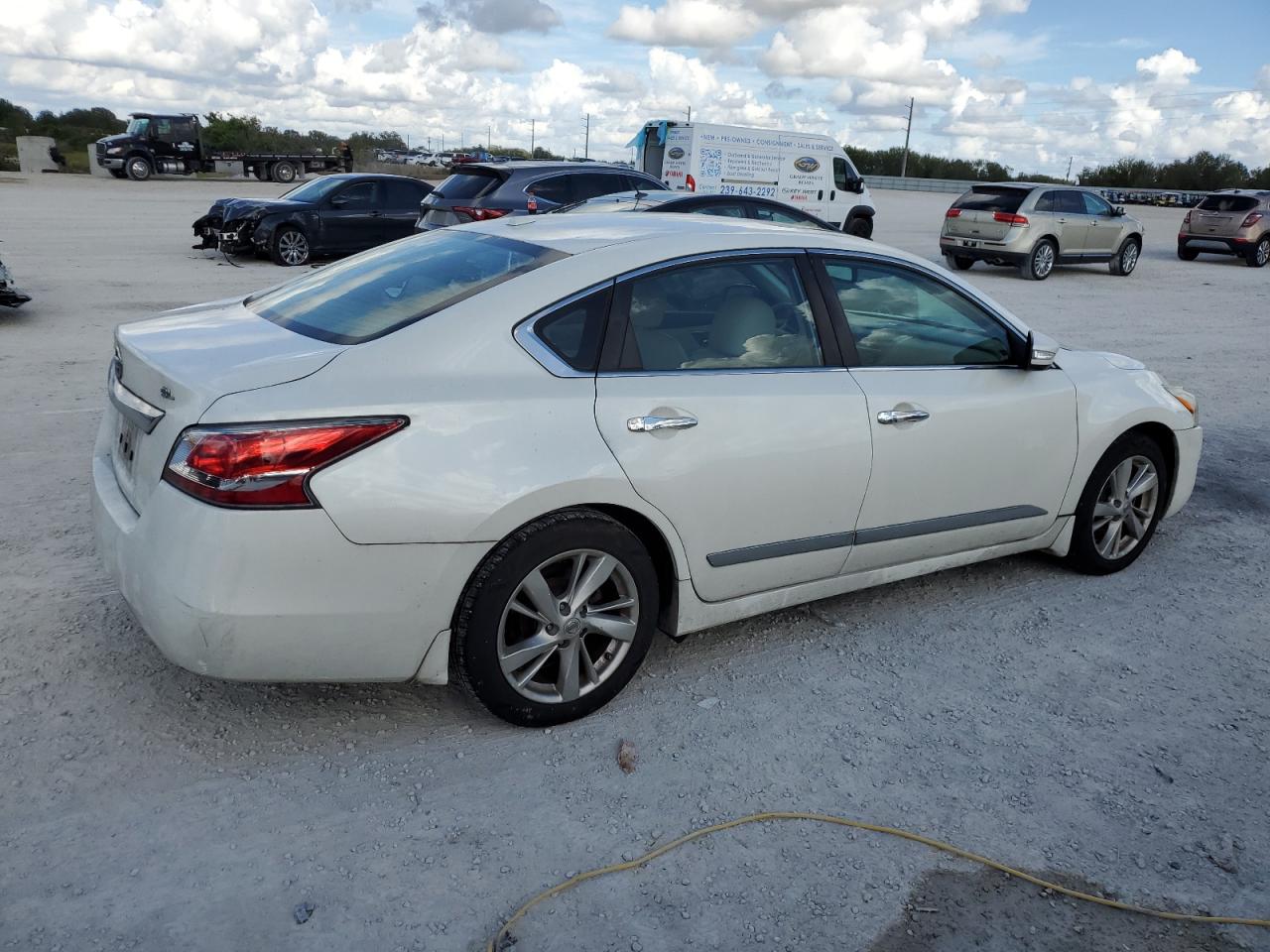 2015 Nissan Altima - Image 3